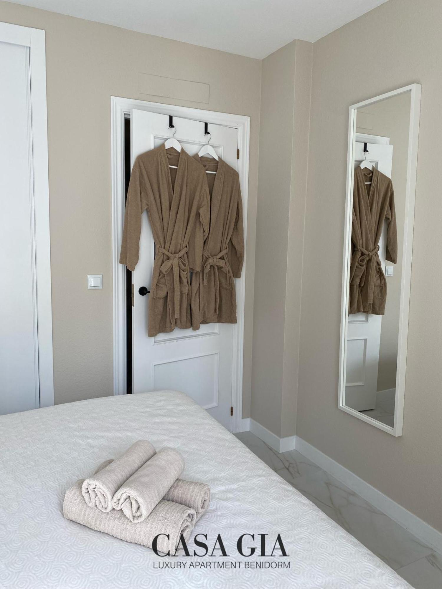 Casa Gia L Luxury Apartment เบนิดอร์ม ภายนอก รูปภาพ